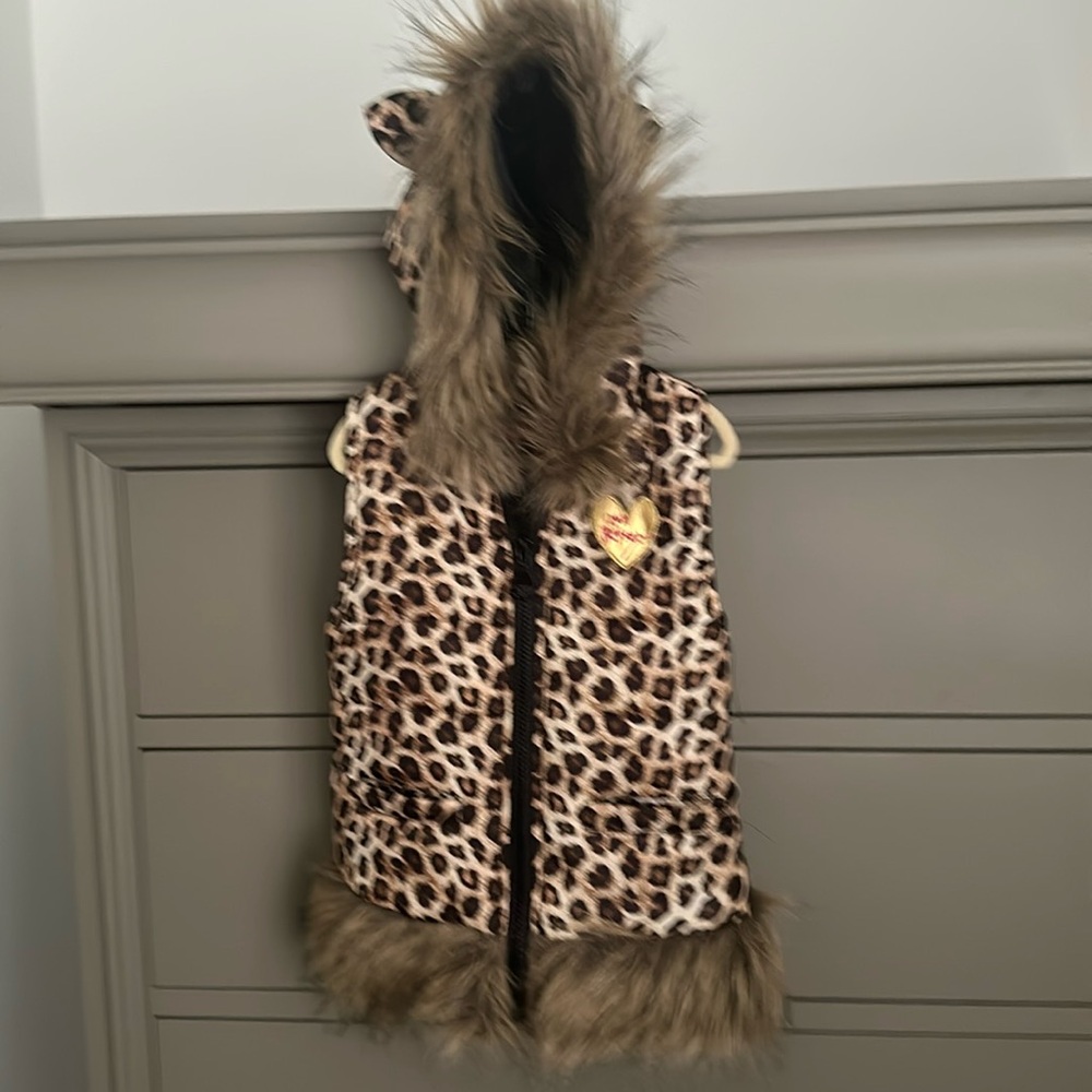 Leopard Print Faux Fur Betsey Johnson Vest – Trendy & Cozy